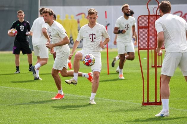 Joshua Kimmich (FC Bayern Muenchen, 06) mit Ball, Abschlusstraining, FC Bayern Muenchen, Fussball, UEFA Champions League, Viertelfinale Hinspiel, Saison 23 24, 08.04.2024, Abschlusstraining, FC Bayern Muenchen, Fussball, UEFA Champions League, Viertelfinale Hinspiel, Saison 23 24, 08.04.2024 Muenchen Copyright: xEibner-Pressefoto JennixMaulx EP_JML