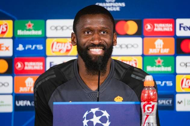 Uefa Champions League 2024: Real Madrid press conference, PK, Pressekonferenz match against Manchester City Antonio Rudiger of Real Madrid seen speaking during the press conference of Real Madrid the day before the quarter-final first leg football match of Champions League against Manchester City at Ciudad Real Madrid in Valdebebas, Madrid. Valdebebas Ciudad Real Madrid Madrid Spain Copyright: xAlbertoxGardinx AGardin_20240408_RealMadrid_ManCity_PC_3