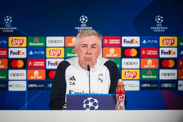 Uefa Champions League 2024: Real Madrid press conference, PK, Pressekonferenz match against Manchester City Carlo Ancelotti, coach of Real Madrid seen speaking during the press conference of Real Madrid the day before the quarter-final first leg football match of Champions League against Manchester City at Ciudad Real Madrid in Valdebebas, Madrid. Valdebebas Ciudad Real Madrid Madrid Spain Copyright: xAlbertoxGardinx AGardin_20240408_RealMadrid_ManCity_PC_23