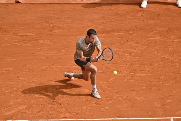 Tennis - Rolex Monte Carlo 2024 - ATP, Tennis Herren - Laslo Djere - Serbie TENNIS - Rolex Monte Carlo 2024 - MC - 08 04 2024 ChrysleneCaillaud Panoramic 