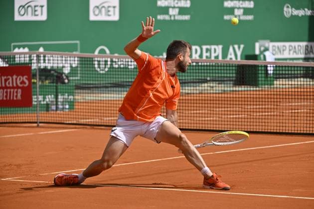 Tennis - Rolex Monte Carlo 2024 - ATP, Tennis Herren - Corentin Moutet - France TENNIS - Rolex Monte Carlo 2024 - MC - 08 04 2024 ChrysleneCaillaud Panoramic 