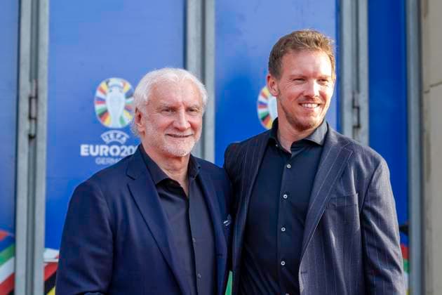 Sport Themen der Woche KW15 Sport Bilder des Tages Fussball: EM-Workshop, Europameisterschaft, Treffen der Nationaltrainer am 08.04.2024 im Staendehaus in Duesseldorf. Rudi Voeller (DFB, Sportdirektor) und Julian Nagelsmann (Deutschland, Nationaltrainer) vordem Eingang. Foto: Kirchner-Media TH *** European Football Championship Workshop, European Championship, Meeting of the national coaches on 08 04 2024 at the Staendehaus in Duesseldorf Rudi Voeller DFB, Sports Director and Julian Nagelsmann Germany, national coach in front of the entrance Photo Kirchner Media TH Copyright: xKirchner-Media THx