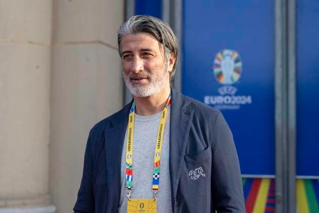 Fussball: EM-Workshop, Europameisterschaft, Treffen der Nationaltrainer am 08.04.2024 im Staendehaus in Duesseldorf. Murat Yakin (Schweiz, Nationaltrainer) vor dem Gebaeude. Foto: Kirchner-Media TH Copyright: xKirchner-Media THx