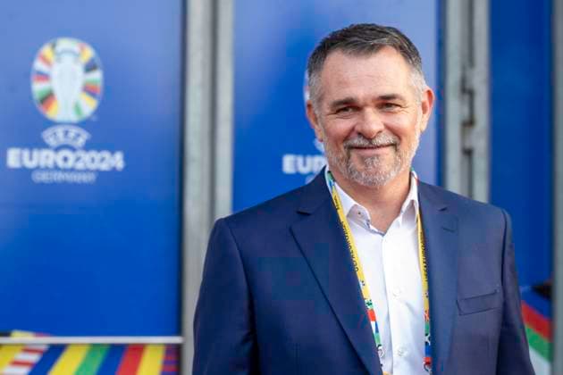 Fussball: EM-Workshop, Europameisterschaft, Treffen der Nationaltrainer am 08.04.2024 im Staendehaus in Duesseldorf. Willi Sagnol (Georgien, Nationaltrainer) vor dem Geabeude. Foto: Kirchner-Media TH Copyright: xKirchner-Media THx