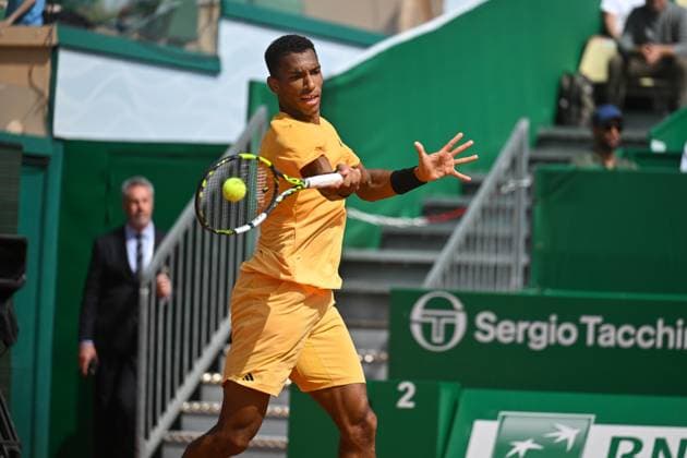 Rolex Monte-Carlo Masters - Day Three MONTE-CARLO, MONACO - APRIL 8: Felix Auger-Aliassime of Canada in action against Luca Nardi of Italy during day three of the Rolex Monte-Carlo Masters at Monte-Carlo Country Club on April 8, 2024 in Monte-Carlo, Monaco. (Photo by Andy Astfalck) Copyright: xBEAUTIFULxSPORTS Astfalckx