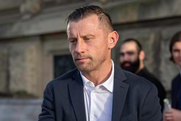 Fussball: EM-Workshop, Europameisterschaft, Treffen der Nationaltrainer am 08.04.2024 im Staendehaus in Duesseldorf. Ivica Olic (Kroatien, Co-Trainer) vor dem Eingang. Foto: Kirchner-Media TH Copyright: xKirchner-Media THx