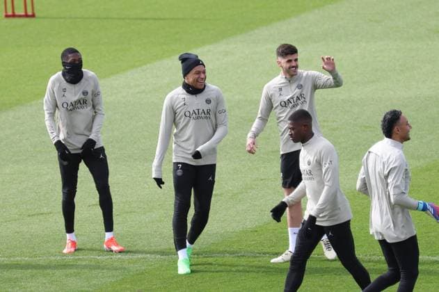 Sport Bilder des Tages PSG - BARCELONE PHOTOPQR LE PARISIEN Le Parisien Arnaud Journois ; POISSY ; 09 04 2024 ; FOOTBALL , LIGUE DES CHAMPIONS UEFA , QUARTS DE FINALE ALLER , 09 04 2024 PARIS SG - FC BARCELONE ENTRAINEMENT DE VEILLE DE MATCH DU PSG AU CAMPUS PSG A POISSY PHOTO LE PARISIEN ARNAUD JOURNOIS Poissy, Paris-subrub, France, april 9th 2024 PSG at training a day before its champions league match against Barcelona POISSY France  Copyright: xPHOTOPQR LExPARISIEN MAXPPPxLexParisienx xArnaudxJournoisx 20240409LPA8622 20240409LPA8622