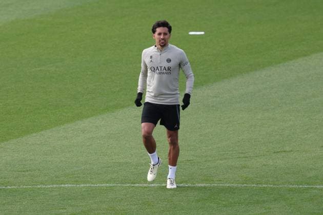 PSG - BARCELONE PHOTOPQR LE PARISIEN Le Parisien Arnaud Journois ; POISSY ; 09 04 2024 ; FOOTBALL , LIGUE DES CHAMPIONS UEFA , QUARTS DE FINALE ALLER , 09 04 2024 PARIS SG - FC BARCELONE ENTRAINEMENT DE VEILLE DE MATCH DU PSG AU CAMPUS PSG A POISSY MARQUINHOS PHOTO LE PARISIEN ARNAUD JOURNOIS Poissy, Paris-subrub, France, april 9th 2024 PSG at training a day before its champions league match against Barcelona POISSY 78 France  Copyright: xPHOTOPQR LExPARISIEN MAXPPPxLexParisienx xArnaudxJournoisx 20240409LPA8816 20240409LPA8816