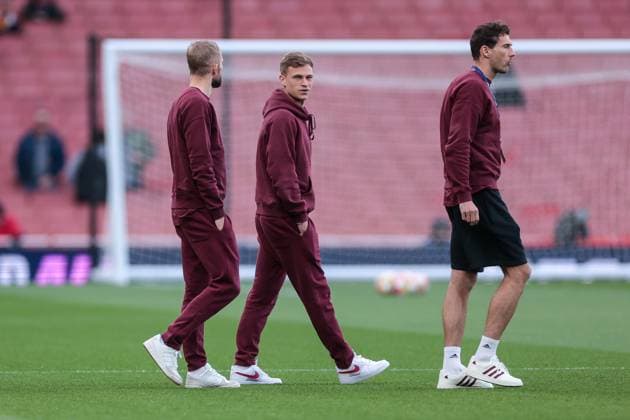 09.04.2024, Fussball, Saison 2023 2024, UEFA Champions League, Viertelfinale, Runde 1, Hinspiel, FC Arsenal London - FC Bayern München, v. l. Konrad Laimer (FC Bayern München), Joshua Kimmich (FC Bayern München), Leon Goretzka (FC Bayern München) begehen den Platz, London Emirates Stadium Greater London England xRHR-FOTO DEx Copyright: DennisxEwert RHR-FOTOx RHR-FOTO DE