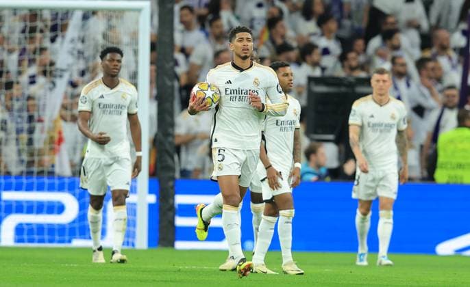 Madrid, Spain, 9th April 2024. Jude Bellingham of Real Madrid (C) collects the ball after an early Manchester City goal during the UEFA Champions League match at the Santiago Bernabau, Madrid. Picture credit should read: Paul Terry Sportimage EDITORIAL USE ONLY. No use with unauthorised audio, video, data, fixture lists, club league logos or live services. Online in-match use limited to 120 images, no video emulation. No use in betting, games or single club league player publications. SPI-3066-0041