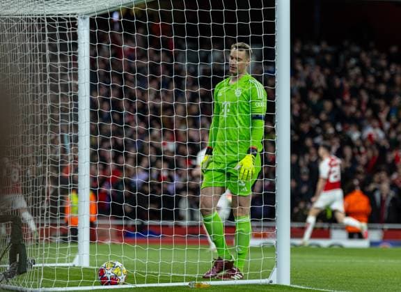 Football - UEFA Champions League - Quarter-Final 1st Leg - Arsenal FC v FC Bayern Munich LONDON, ENGLAND - Tuesday, April 9, 2024: Bayern Munich s goalkeeper Manuel Neuer looks dejected as Arsenal socre the opening goal during the UEFA Champions League Quarter-Final 1st Leg game between Arsenal FC and FC Bayern Munich at the Emirates Stadium. (Photo by David Rawcliffe Propaganda) LONDON Emirates Stadium GREATER LONDON ENGLAND  Copyright: xDavidxRawcliffex P2024-04-09-Arsenal_Bayern_Munich-12