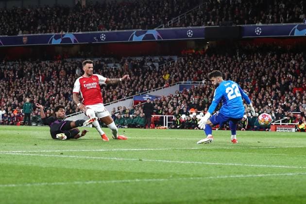 Arsenal v Bayern Munich 09 April 2024, London - UEFA Champions League - Quarter Final - First leg - Arsenal v Bayern Munich - Serge Gnabry of Bayern Munich scores their 1st goal - Photo: Jacques Feeney Offside. London UK Copyright: xJacquesxFeeneyx xOffsidexOffside