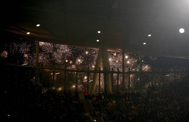 Sport Themen der Woche KW15 Fireworks are set off by the banned Bayern Munich fans outside the ground Arsenal v Bayern Munich, UEFA Champions League 1 4 Final 1st Leg, Emirates Stadium, Highbury, London, UK - 09 04 2024 Editorial use only  Copyright: xMattxImpey Shutterstockx 14426976z