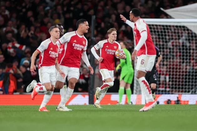 09.04.2024, Fussball, Saison 2023 2024, UEFA Champions League, Viertelfinale, Runde 1, Hinspiel, FC Arsenal London - FC Bayern München, Die Spieler des FC Arsenal London bejubeln das Tor zum 2:2 durch Leandro Trossard (Arsenal London), London Emirates Stadium Greater London England xRHR-FOTO DEx Copyright: DennisxEwert RHR-FOTOx RHR-FOTO DE