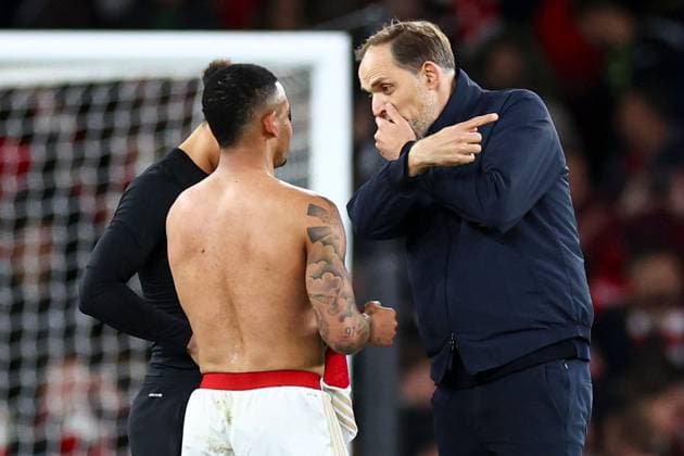 Bayern Munich manager Thomas Tuchel (R) with Gabriel Jesus of Arsenal (L) at full-time Arsenal v Bayern Munich, UEFA Champions League, Quarter Final, First Leg, Football, Emirates Stadium, London, UK - 09 Apr 2024 EDITORIAL USE ONLY No use with unauthorised audio, video, data, fixture lists, club league logos or live services. Online in-match use limited to 120 images, no video emulation. No use in betting, games or single club league player publications.  Copyright: xSimonxDael Shutterstockx 14424047db