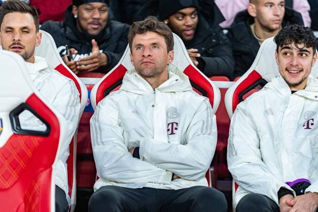 Aleksandar Pavlovic (FC Bayern Muenchen, 45) Thomas Mueller (FC Bayern Muenchen, 25) FC Arsenal vs. FC Bayern Muenchen , Fussball, UEFA Champions League, Viertelfinale, 09.04.2024 FC Arsenal vs. FC Bayern Muenchen , Fussball, UEFA Champions League, Viertelfinale, 09.04.2024 London Copyright: xEibner-Pressefoto BahhoxKarax EP_FCB