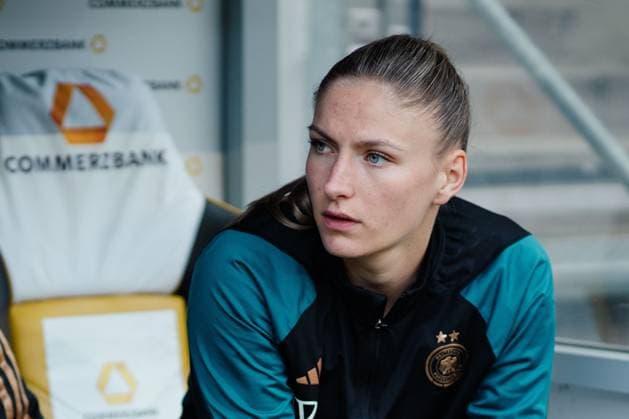 Aachen, Deutschland 09. April 2024: Frauen Länderspiel - EM Qualifikation - 2024 - Deutschland vs. Island Im Bild: Melissa Kössler Koessler (GER) unzufrieden auf der Bank Tivoli Nordrhein Westfalen Copyright: xFotostandx xNiewelerx