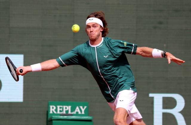 ROLEX MONTE-CARLO MASTERS PHOTOPQR NICE MATIN Jean François Ottonello ; Roquebrune-Cap-Martin ; 10 04 2024 ; Rolex Monte-Carlo Masters - Alexei Popyrin (AUS en gris) vs Andrey Rublev (RUS en vert) Roquebrune-Cap-Martin France  Copyright: xPHOTOPQR NICExMATIN MAXPPPxJeanxFrançoisxOttonellox 20240410NIM0330 20240410NIM0330
