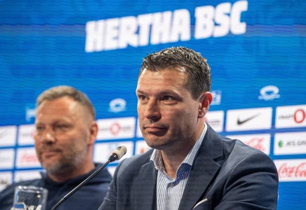 Fussball, Herren, Saison 2023 2024, 2. Bundesliga, Hertha BSC, Pressekonferenz vor dem Spiel gegen Hansa Rostock, im Bild: v.l. Trainer Pal Dardai (Hertha BSC), Sportdirektor Benjamin Weber (Hertha BSC), 10.04. 2024,