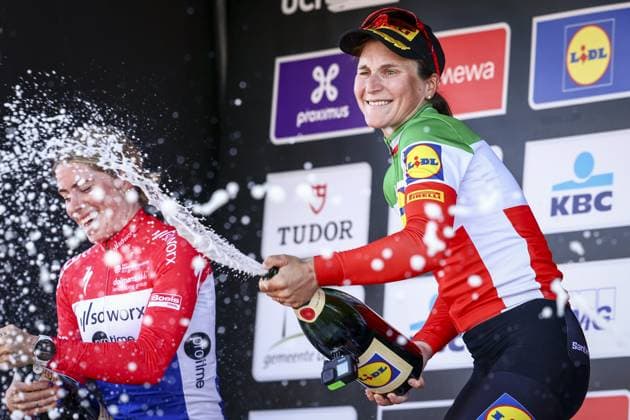 Bilder des Jahres 2024, Sport 04 April Sport Themen der Woche KW15 Sport Bilder des Tages Italian winner Elisa Longo Borghini of Lidl-Trek (R) and Dutch Demi Vollering of SD Worx - Protime celebrate with champagne on the podium after the women s Brabantse Pijl one day cycling race, 134,9 km from Tienen to Overijse on Wednesday 10 April 2024. DAVIDxPINTENS  x90721367x