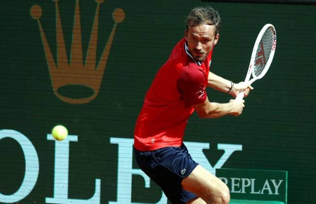 ROLEX MONTE-CARLO MASTERS PHOTOPQR NICE MATIN Jean François Ottonello ; Roquebrune-Cap-Martin ; 10 04 2024 ; Rolex Monte-Carlo Masters - Gael Monfils (FRA en blanc) vs Daniil Medvedev (RUS en rouge) Roquebrune-Cap-Martin France  Copyright: xPHOTOPQR NICExMATIN MAXPPPxJeanxFrançoisxOttonellox 20240410NIM1060 20240410NIM1060