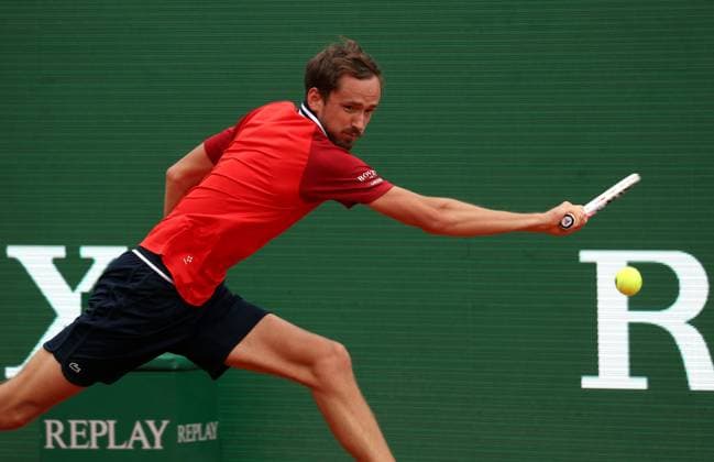 ROLEX MONTE-CARLO MASTERS PHOTOPQR NICE MATIN Jean François Ottonello ; Roquebrune-Cap-Martin ; 10 04 2024 ; Rolex Monte-Carlo Masters - Gael Monfils (FRA en blanc) vs Daniil Medvedev (RUS en rouge) Roquebrune-Cap-Martin France  Copyright: xPHOTOPQR NICExMATIN MAXPPPxJeanxFrançoisxOttonellox 20240410NIM1083 20240410NIM1083