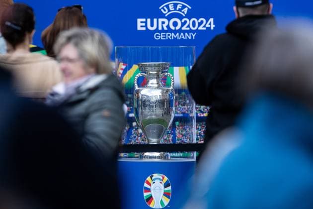 EURO2024 Trophy Tour; Düsseldorf, Marktplatz am Rathaus, 10.04.2024 der Pokal von Europa Meisterschaft, EURO2024 EURO2024 Trophy Tour; Düsseldorf, Marktplatz am Rathaus, 10.04.2024 Copyright: xBEAUTIFULxSPORTS Buriakovx