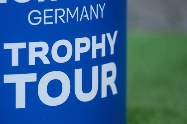 EURO2024 Trophy Tour; Düsseldorf, Marktplatz am Rathaus, 10.04.2024 ein Schild mit dem Logo von UEFA EURO, EM, Europameisterschaft,Fussball 2024, Trophy Tour. EURO2024 Trophy Tour; Düsseldorf, Marktplatz am Rathaus, 10.04.2024 Copyright: xBEAUTIFULxSPORTS Buriakovx