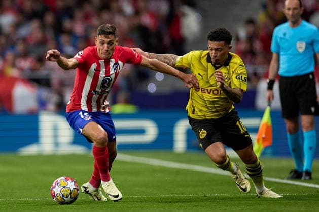 Nahuel Molina of Atletico de Madrid battles for the ball with Jadon Sancho of Borussia Dortmund during the UEFA Champions League 2023 24 quarter-finals match between Atletico de Madrid and Borussia Dortmund at Stadium Civitas Metropolitano on April 10, 2024 in Madrid, Spain. FOOTBALL : Atletico Madrid vs Borussia Dormund - UEFA Ligue des Champions - 1 4 Quart - 10 04 2024 LGM Panoramic 