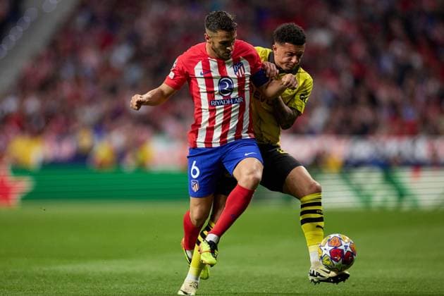 Koke of Atletico de Madrid battles for the ball with Jadon Sancho of Borussia Dortmund during the UEFA Champions League 2023 24 quarter-finals match between Atletico de Madrid and Borussia Dortmund at Stadium Civitas Metropolitano on April 10, 2024 in Madrid, Spain. FOOTBALL : Atletico Madrid vs Borussia Dormund - UEFA Ligue des Champions - 1 4 Quart - 10 04 2024 LGM Panoramic 