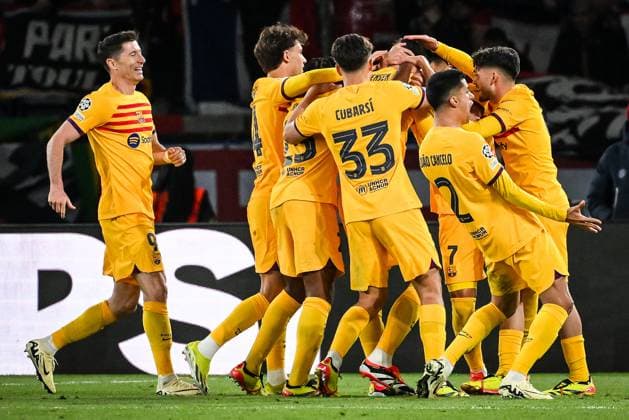 April 10, 2024, Paris, France, France: Andreas CHRISTENSEN of Barcelona celebrate his goal with teammates during the UEFA Champions League match between Paris Saint-Germain and FC Barcelona, Barca at Parc des Princes Stadium on April 10, 2024 in Paris, France. Paris France - ZUMAm308 20240410_zsp_m308_007 Copyright: xMatthieuxMirvillex