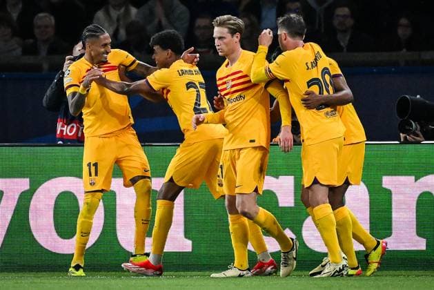 April 10, 2024, Paris, France, France: RAPHAEL DIAS BELLOLI (Raphinha) of Barcelona celebrates his goal with teammates during the UEFA Champions League match between Paris Saint-Germain and FC Barcelona, Barca at Parc des Princes Stadium. Barcelona won 3:2. Paris France - ZUMAm308 20240410_zsp_m308_002 Copyright: xMatthieuxMirvillex