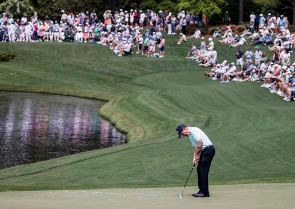 Tom Watson putts on the fifth green during the Par 3 contest at the Masters Tournament at Augusta National Golf Club in Augusta, Georgia on Wednesday, April 10, 2024.  AUG20240410544 TANNENxMAURY