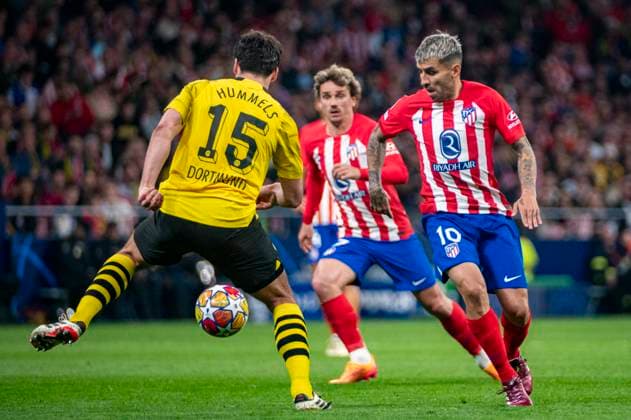 UEFA Champions League 2023 24 Quarter-final First Leg: Atletico Madrid v Borussia Dortmund Angel Correa of Atletico Madrid (R) seen in action against Mats Hummels of Borussia Dortmund (L) during the UEFA Champions League quarter-final first leg match between Atletico Madrid and Borussia Dortmund at Estadio Civitas Metropolitano on April 10, 2024 in Madrid, Spain. Madrid Estadio Civitas Metropolitano Madrid Spain Copyright: xAlbertoxGardinx AGardin_20240410_football_AtleticoMadrid_Borussia_Dortmund_121