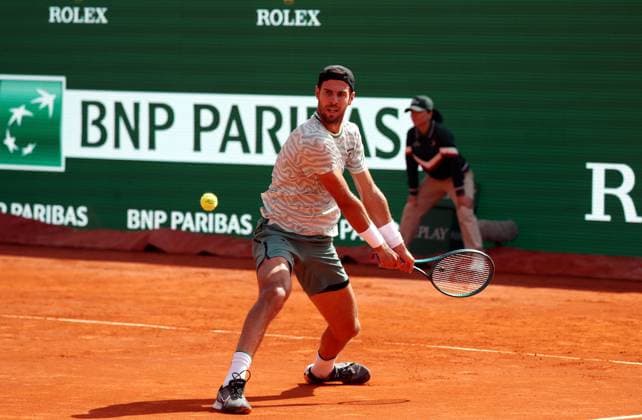 ROLEX MONTE-CARLO MASTERS HUITIEMES PHOTOPQR NICE MATIN Jean François Ottonello ; Roquebrune-Cap-Martin ; 11 04 2024 ; ROLEX MONTE-CARLO MASTERS HUITIEMES - Karen Khachanov (RUS en blanc-vert) vs Daniil Medvedev (RUS en rouge) Roquebrune-Cap-Martin France  Copyright: xPHOTOPQR NICExMATIN MAXPPPxJeanxFrançoisxOttonellox 20240411NIM2592 20240411NIM2592