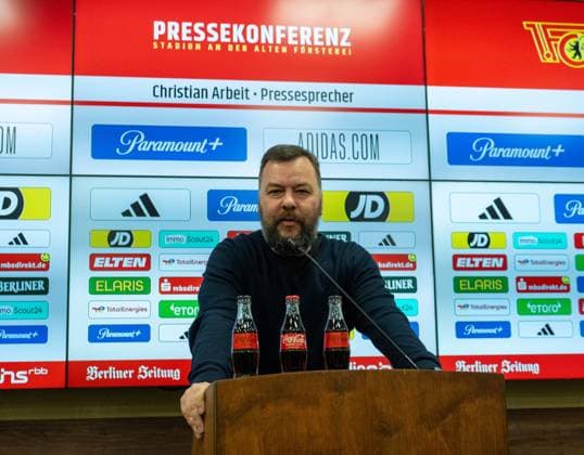 Fussball, Herren, Saison 2023 2024, 1. Bundesliga, 1. FC Union Berlin, Geschäftsführer Kommunikation sowie Presse- und Stadionsprecher Christian Arbeit (1. FC Union), 11.04. 2024, Copyright: xMatthiasxKochx