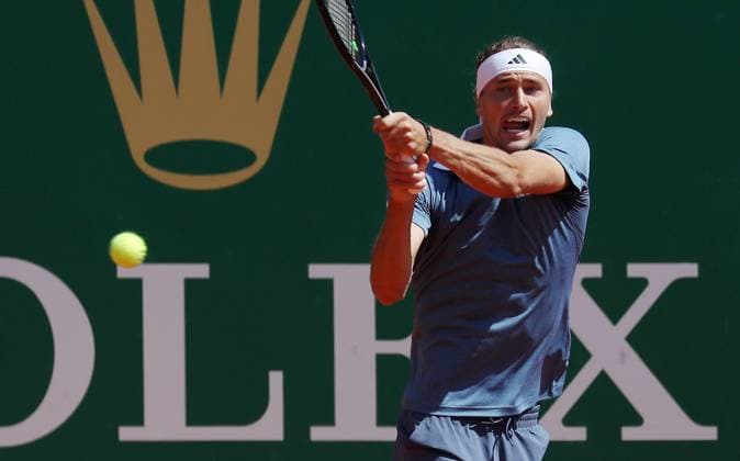ROLEX MONTE-CARLO MASTERS HUITIEMES PHOTOPQR NICE MATIN Jean François Ottonello ; Roquebrune-Cap-Martin ; 11 04 2024 ; ROLEX MONTE-CARLO MASTERS HUITIEMES - Alexander Zverev (GER en bleu) vs Stefanos Tsitsipas (GRE en rouge) Roquebrune-Cap-Martin France  Copyright: xPHOTOPQR NICExMATIN MAXPPPxJeanxFrançoisxOttonellox 20240411NIM2849 20240411NIM2849