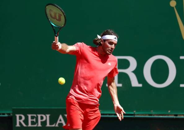 ROLEX MONTE-CARLO MASTERS HUITIEMES PHOTOPQR NICE MATIN Jean François Ottonello ; Roquebrune-Cap-Martin ; 11 04 2024 ; ROLEX MONTE-CARLO MASTERS HUITIEMES - Alexander Zverev (GER en bleu) vs Stefanos Tsitsipas (GRE en rouge) Roquebrune-Cap-Martin France  Copyright: xPHOTOPQR NICExMATIN MAXPPPxJeanxFrançoisxOttonellox 20240411NIM2860 20240411NIM2860