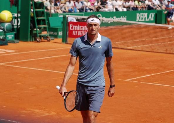 ROLEX MONTE-CARLO MASTERS HUITIEMES PHOTOPQR NICE MATIN Jean François Ottonello ; Roquebrune-Cap-Martin ; 11 04 2024 ; ROLEX MONTE-CARLO MASTERS HUITIEMES - Alexander Zverev (GER en bleu) vs Stefanos Tsitsipas (GRE en rouge) Roquebrune-Cap-Martin France  Copyright: xPHOTOPQR NICExMATIN MAXPPPxJeanxFrançoisxOttonellox 20240411NIM2862 20240411NIM2862