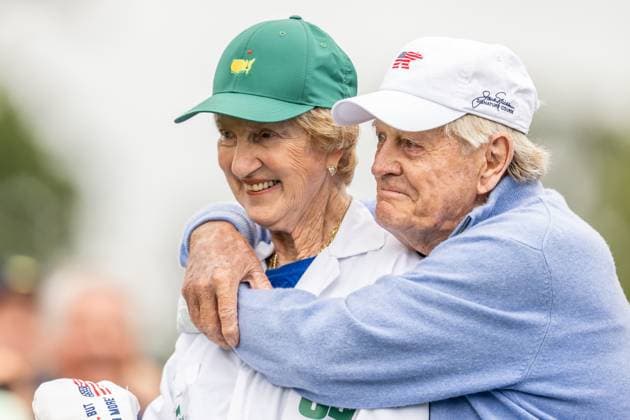240411 Jack Nicklaus of The United States with his wife Barbara Nicklaus in the Honorary Starters ceremony during the first round of the 2024 Masters Golf Tournament on April 11, 2024 in Augusta. Photo: Petter Arvidson BILDBYRAN kod PA PA0792 bbeng golf masters the masters Augusta us masters Copyright: PETTERxARVIDSON BB240411PA002