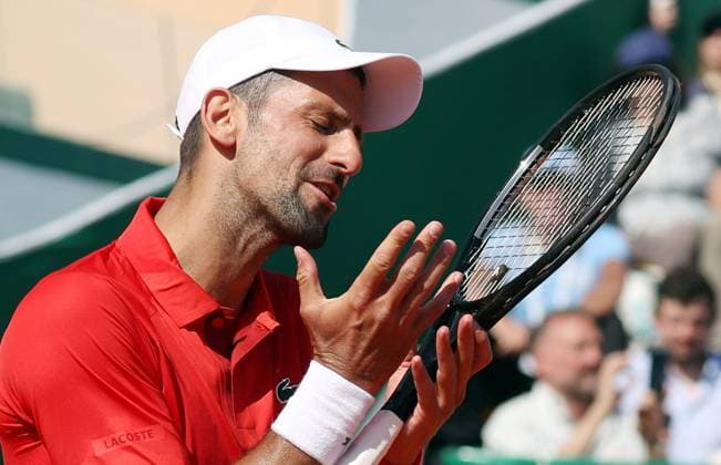 ROLEX MONTE-CARLO MASTERS HUITIEMES PHOTOPQR NICE MATIN Jean François Ottonello ; Roquebrune-Cap-Martin ; 11 04 2024 ; ROLEX MONTE-CARLO MASTERS HUITIEMES - Novak Djokovic (SRB en rouge) vs Lorenzo Musetti (ITA en blanc-vert)