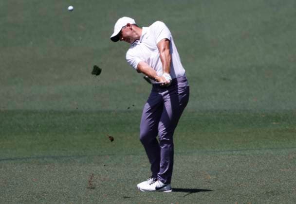 Northern Ireland s Rory McIlroy hits his approach shot to the green on the second hole during the first round of the Masters Tournament at Augusta National Golf Club in Augusta, Georgia on Thursday, April 11, 2024.  AUG20240411559 TANNENxMAURY