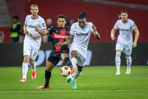 UEFA Europa League, Bayer 04 Leverkusen vs. West Ham United, 11.04.2024 Leverkusen, Germany - April 11: Amine Adli (Bayer 04 Leverkusen, 21), Mohammed Kudus (West Ham United, 14) during the UEFA Europa Leeague quarter finals between UEFA Europa League, Bayer 04 Leverkusen vs. West Ham United at BayArena on April 11, 2024 in Leverkusen, Germany. DFL REGULATIONS PROHIBIT ANY USE OF PHOTOGRAPHS AS IMAGE SEQUENCES AND OR QUASI-VIDEO. Copyright: xBEAUTIFULxSPORTS AxelxKohringx