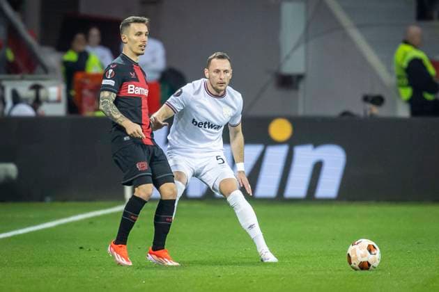 UEFA Europa League, Bayer 04 Leverkusen vs. West Ham United, 11.04.2024 Leverkusen, Germany - April 11: Alejandro Grimaldo (Bayer 04 Leverkusen, 20), Vladimir Coufal (West Ham United, 5) during the UEFA Europa Leeague quarter finals between UEFA Europa League, Bayer 04 Leverkusen vs. West Ham United at BayArena on April 11, 2024 in Leverkusen, Germany. DFL REGULATIONS PROHIBIT ANY USE OF PHOTOGRAPHS AS IMAGE SEQUENCES AND OR QUASI-VIDEO. Copyright: xBEAUTIFULxSPORTS AxelxKohringx