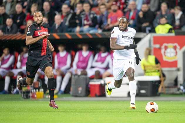 Fussball: UEFA Europa League, Saison 2023 2024, Viertelfinale, Hinspiel, Bayer 04 Leverkusen - West Ham United am 11.04.2024 in der BayArena in Leverkusen. Zweikampf zwischen Jonathan Tah (Bayer 04 Leverkusen, 04) und Michail Antonia (West Ham United, 09). Foto: Kirchner-Media TH Copyright: xKirchner-Media THx