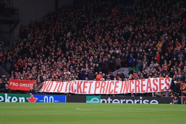 Fußball, EL, FC Liverpool - Atalanta Bergamo Football - UEFA Europa League - Quarter Final (1st Leg) - Liverpool v Atalanta 11 April 2024 Liverpool - UEFA Europa League - Quarter Final (1st Leg) - Liverpool v Atalanta - a protest about ticket prices on the Anfield Kop - Photo: Simon Stacpoole Offside. Liverpool UK Copyright: xSimonxStacpoolexOffside