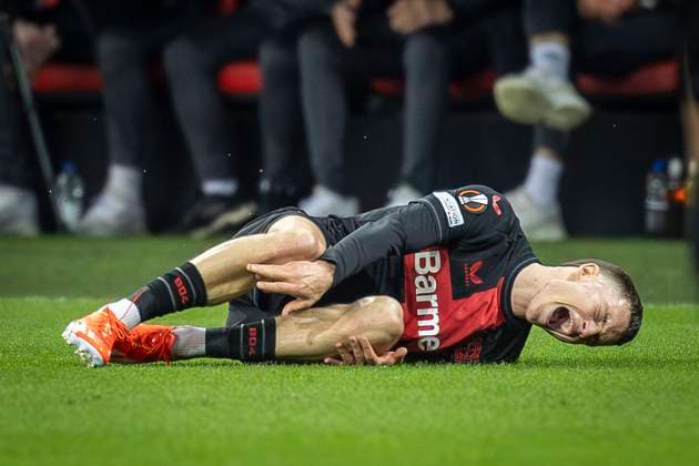UEFA Europa League, Bayer 04 Leverkusen vs. West Ham United, 11.04.2024 Leverkusen, Germany - April 11: Florian Wirtz (Bayer 04 Leverkusen, 10) was fouled by Emerson Palmieri (West Ham United, 33) during the UEFA Europa Leeague quarter finals between UEFA Europa League, Bayer 04 Leverkusen vs. West Ham United at BayArena on April 11, 2024 in Leverkusen, Germany. DFL REGULATIONS PROHIBIT ANY USE OF PHOTOGRAPHS AS IMAGE SEQUENCES AND OR QUASI-VIDEO. Copyright: xBEAUTIFULxSPORTS AxelxKohringx