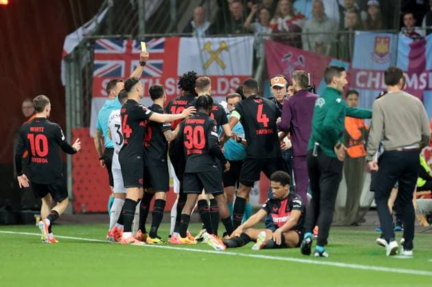 Rudelbildung beim Spiel der Europa League (Viertelfinale-Hinspiel) Bayer 04 Leverkusen - West Ham United. Copyright: Thomas Pakusch