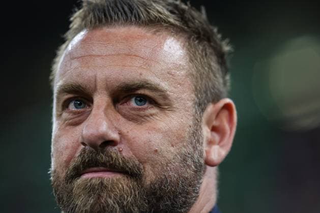 Fußball, EL, AC Mailand - AS Rom Daniele De Rossi Head Coach of AS Roma seen during UEFA Europa League 2023 24 Quarter Finals - 1st leg football match between AC Milan and AS Roma at San Siro Stadium, Milan, Italy on April 11, 2024  Copyright: xFabrizioxCarabelli IPAxSportx xix xx IPA_45063824 IPA_Agency_IPA45063824