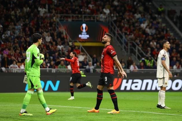 Fußball, EL, AC Mailand - AS Rom April 11, 2024, Milan, Lombardy, Italy: OLIVIER GIROUD of AC Milan looks frustrated in the UEFA Europa League Quarterfinal first leg game between AC Milan and AS Roma at San Siro Stadium in Milan, Italy Milan Italy - ZUMAc179 20240411_zep_c179_020 Copyright: xMickaelxChavetx